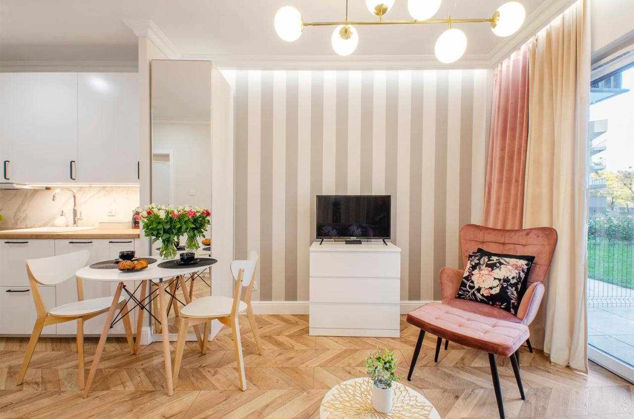Sky Home- Rose -manufaktura, Bezplatny Parking, Klima, Dostep Na Kod Apartment Lodz (Lodz)